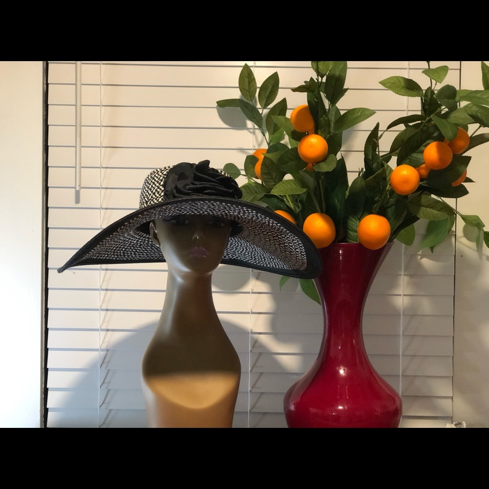 Black and white hat with a black flower